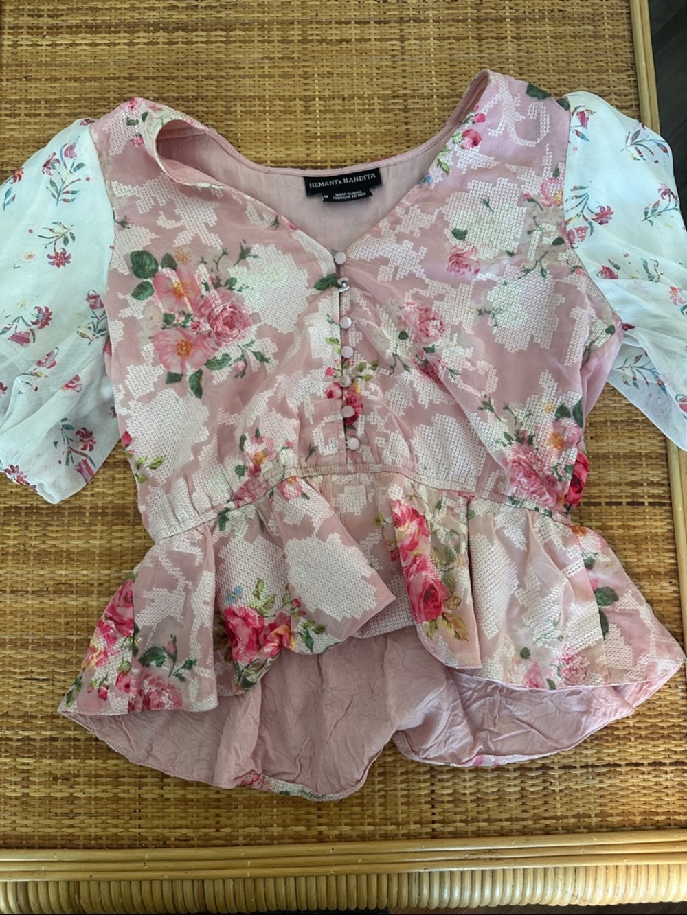 Anthropologie Hemant & Nandita medium rosę garden floral puff sleeve peplum top